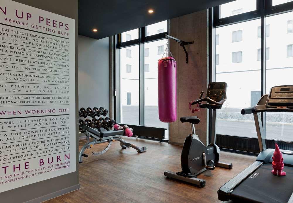 Moxy Vienna Airport Hotel Швехат Екстериор снимка