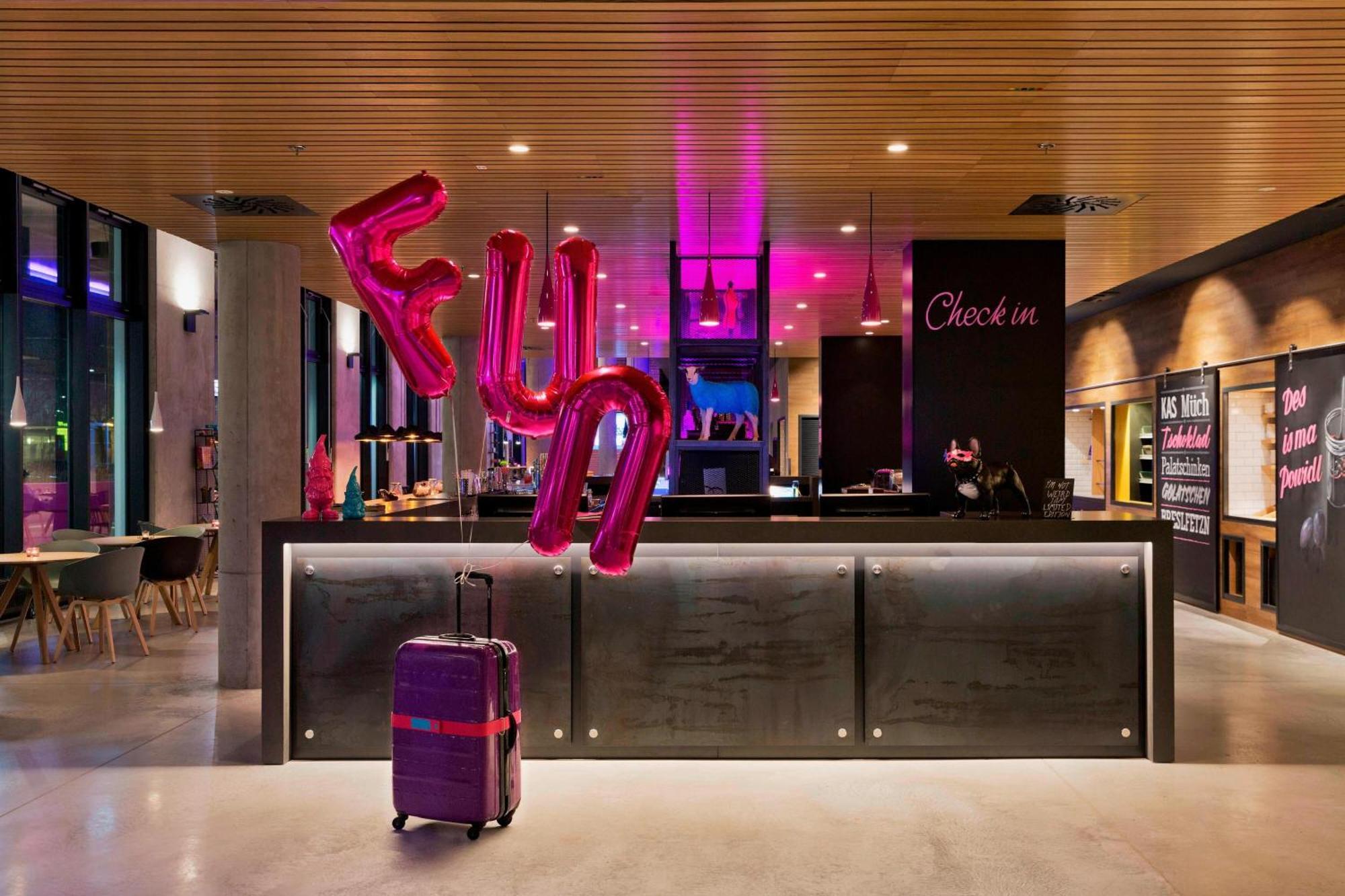 Moxy Vienna Airport Hotel Швехат Екстериор снимка
